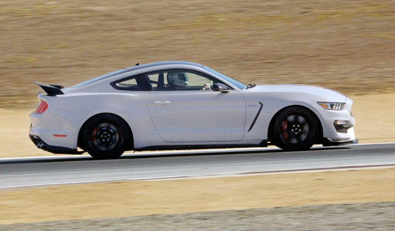 Illustration for article titled The Ford Shelby GT350R Is The Best Performance Car Ford's Ever Built
